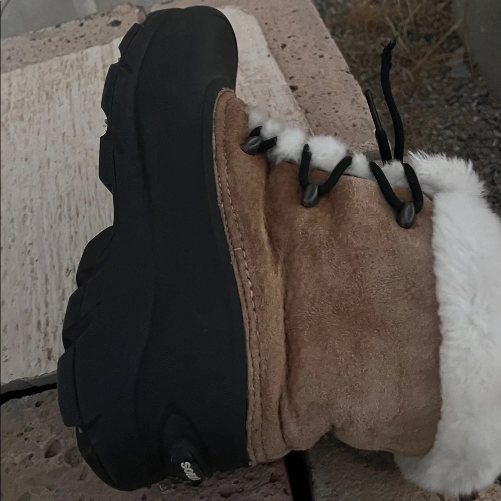 Sorel Women’s Snow Angel Faux Fur Detail Waterproof Boot Size 9